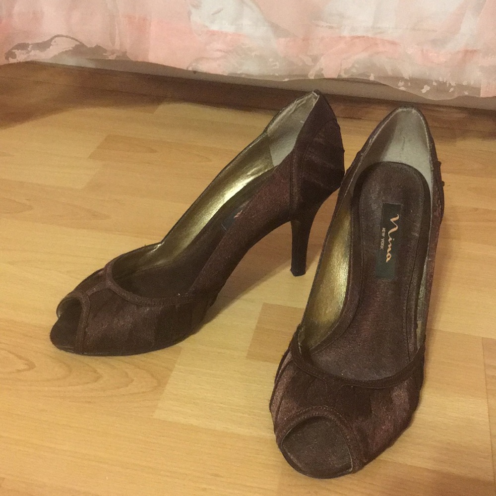 Nina Brown Pumps